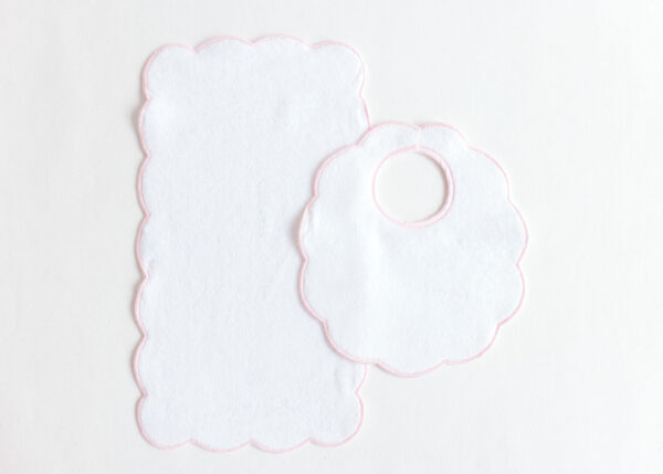 Bib & Burp  – Pink Scallops